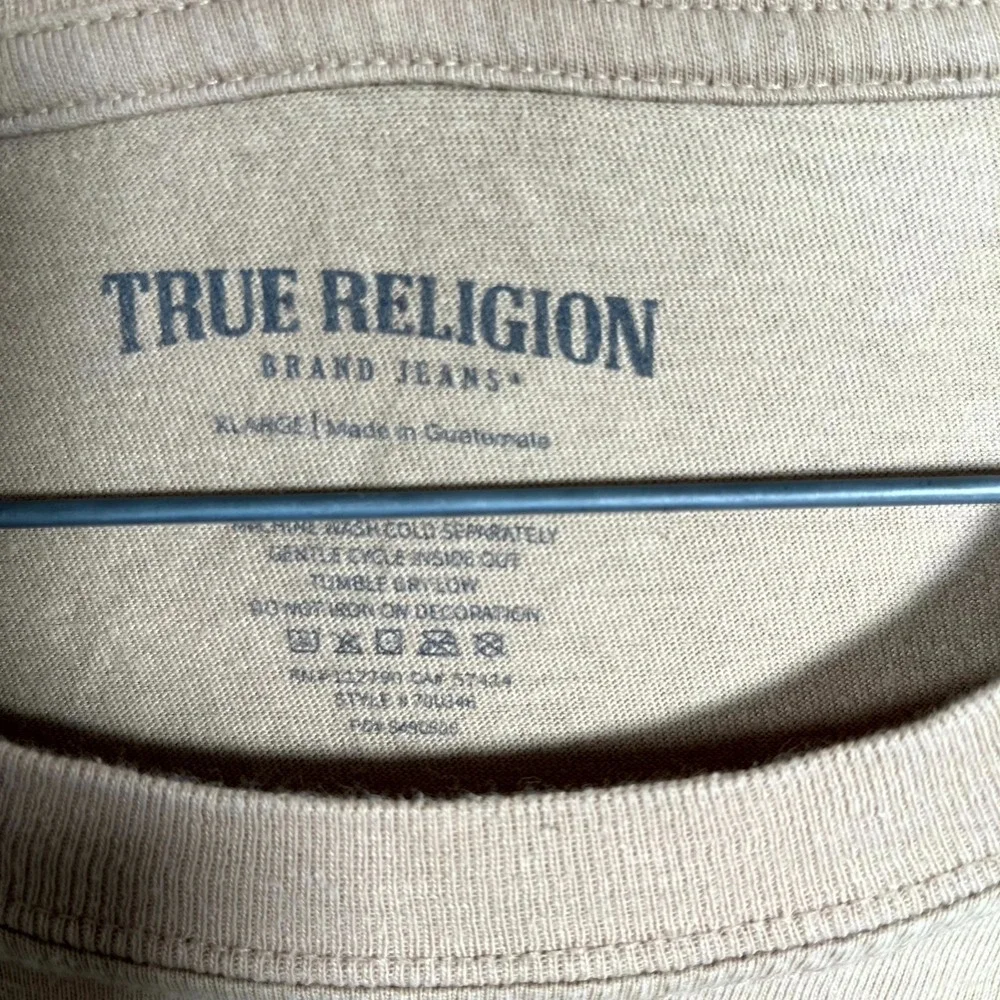 True Religion T Shirt Mens XL Beige Logo Buddha Cotton Short Sleeve Pullover‎